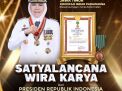 Gubernur Khofifah Terima Satyalancana Wira Karya Dari Presiden RI