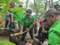 Bersama Warga, Ridwan Kamil Tanam Pohon di Bantaran Kalimalang Bekasi