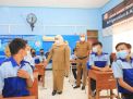 Gubernur Khofifah Tinjau Pelaksanaan PTM di SMKN 7 Surabaya 