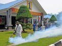 Peduli Kesehatan Lingkungan, Yonif 1 Marinir Laksanakan Fogging