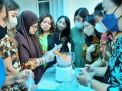 Agatha Beri Pelatihan Buat Dimsum dan Siomay ke Ibu-Ibu Surabaya 
