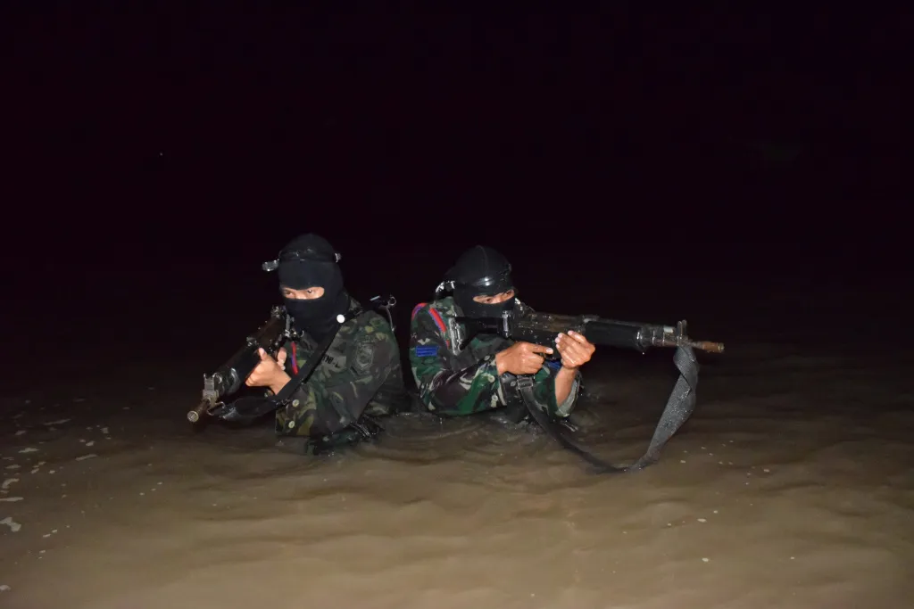 Foto-foto Aksi Pra Serbuan Taifib 2 Marinir