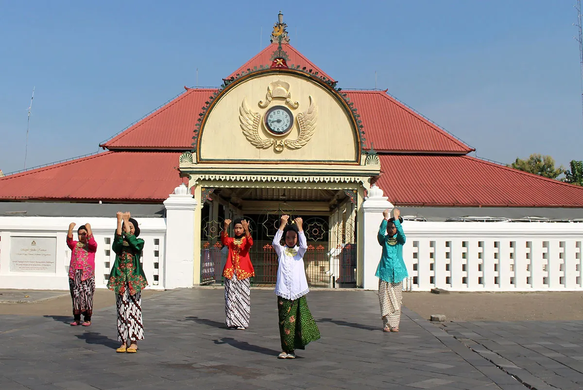 Melihat Proses Penggarapan Video Klip Lagu Sang Surya Versi Hip-Hop