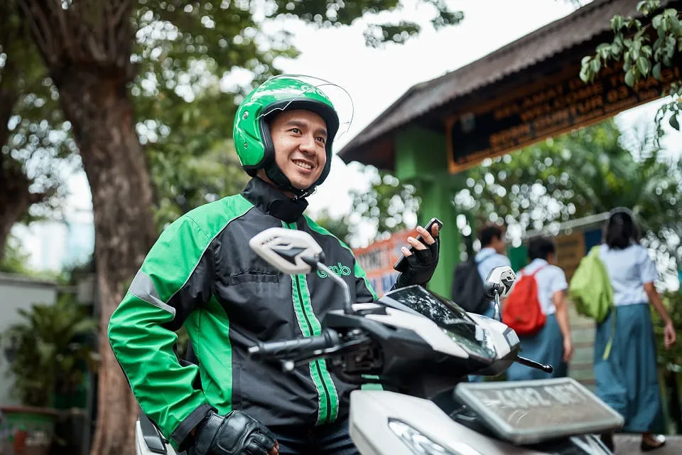 Pengemudi GrabBike Terbaik Bakal Menangkan THR Idul Fitri Tahun Ini!