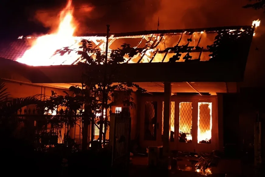 Rumah Kos Beserta Isi Habis Terbakar