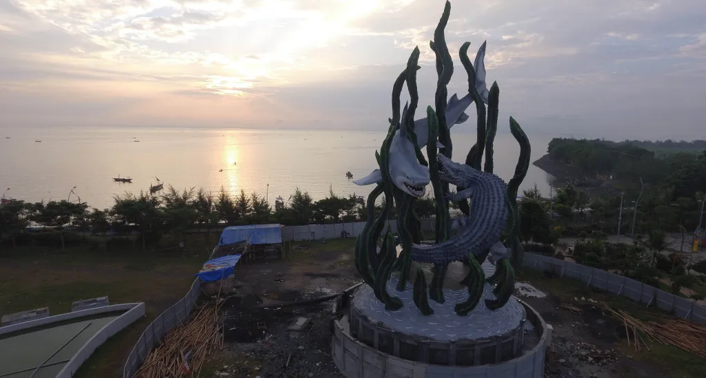 Foto-foto Megahnya Patung Suro Boyo Kenjeran