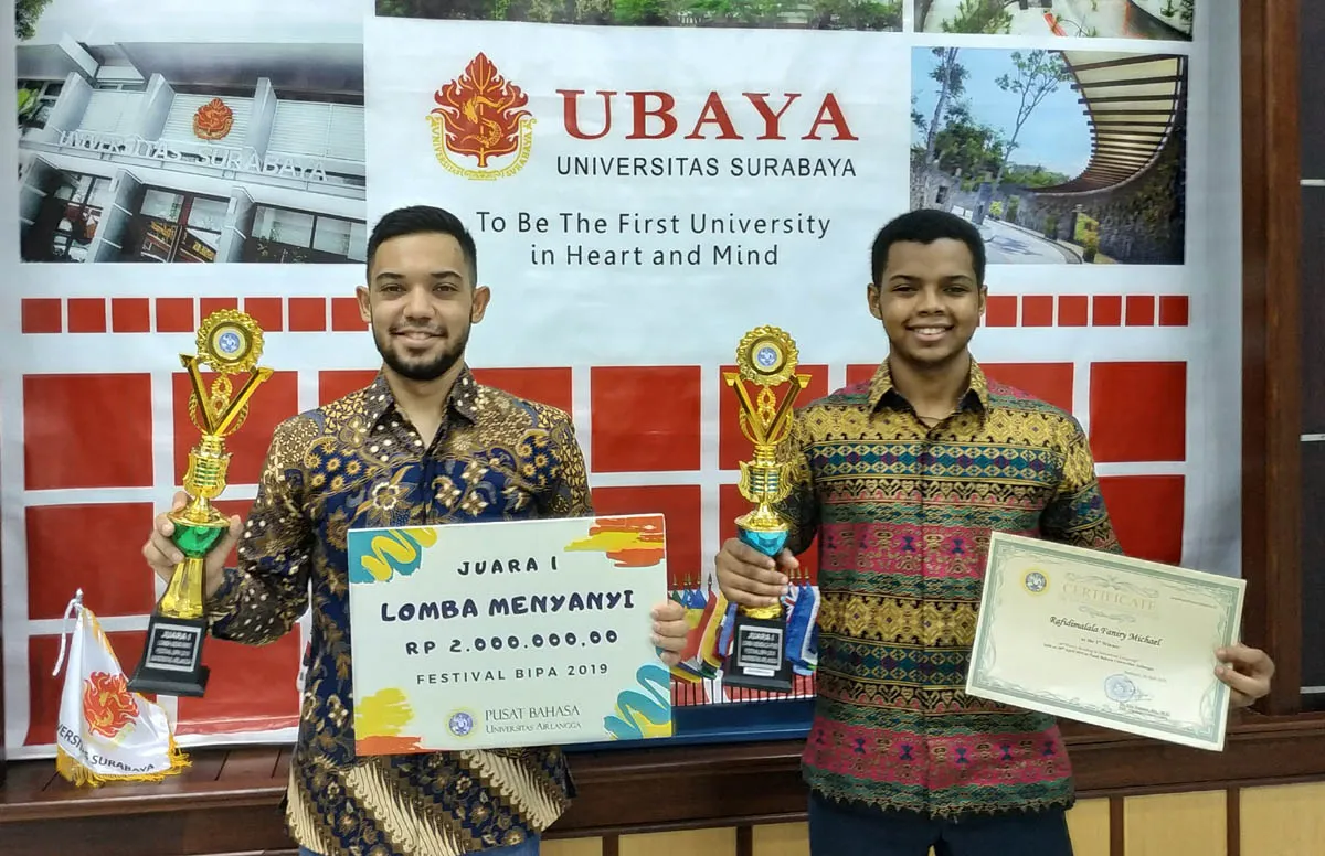 Mahasiswa Asing Ubaya Borong Juara Lomba Pada Festival BIPA