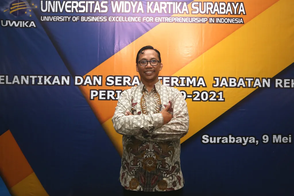 Priyo Suprobo Resmi Jabat Rektor Uwika Surabaya