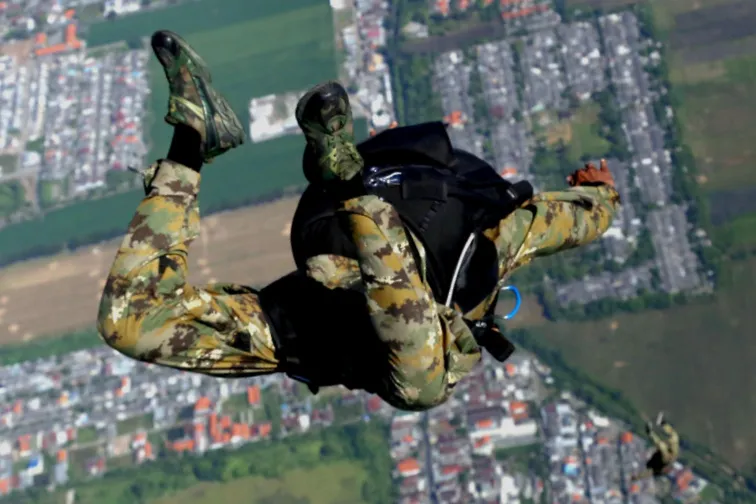 Aksi Terjun Tempur Free Fall Kopaska