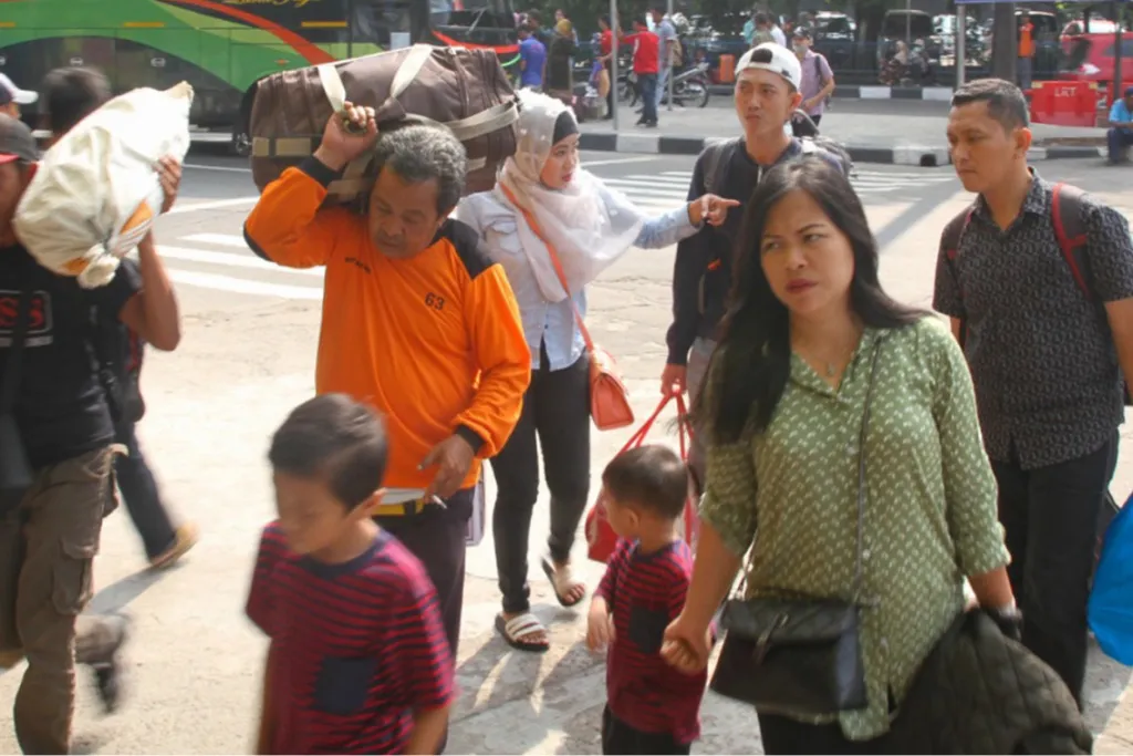 Ribuan Orang Mulai Tinggalkan Jakarta
