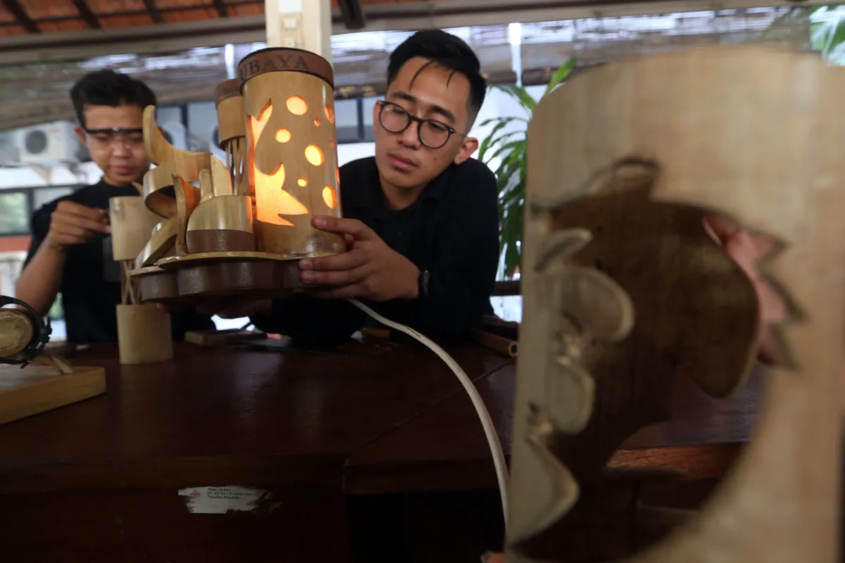 Mahasiswa Ubaya Ubah Persepsi Bambu Lebih Futuristik