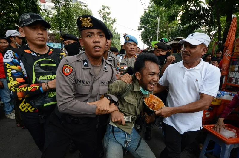 May Day di Surabaya Ricuh