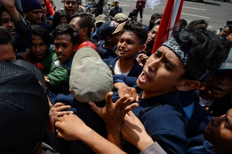 Mahasiswa Unesa Warnai Hardiknas Dengan Aksi Demo