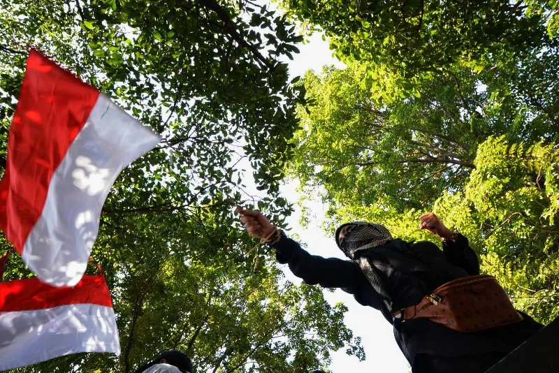 Aksi Damai 'Ratu Adil' Gruduk Bawaslu Jatim