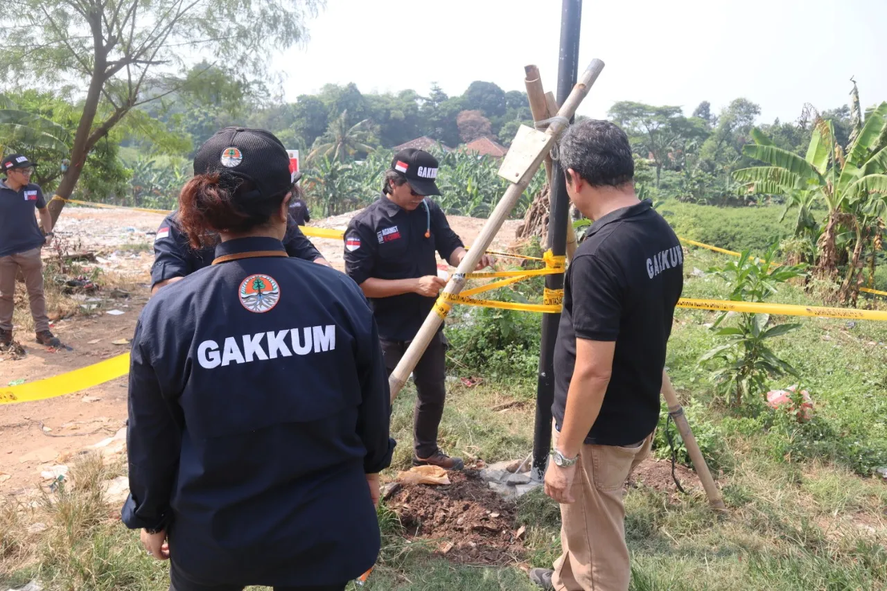 KLHK Segel Tempat Pembuangan Sampah Ilegal di Bogor