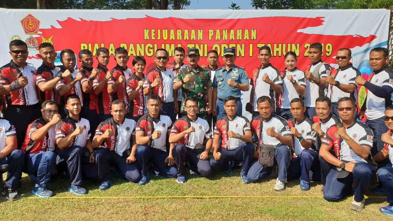 Prajurit Koarmada II Sabet Medali Emas Panahan Piala Panglima TNI Open