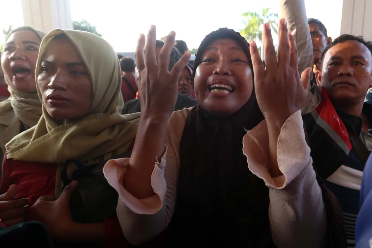 Melihat Emak-emak Perjuangkan Hak Pendidikan Anak Mereka 