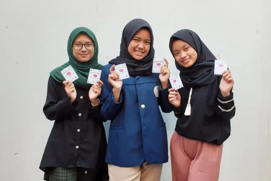 Mahasiswa Unair Cipatakan Lipstik Ekstrak Buah Bit