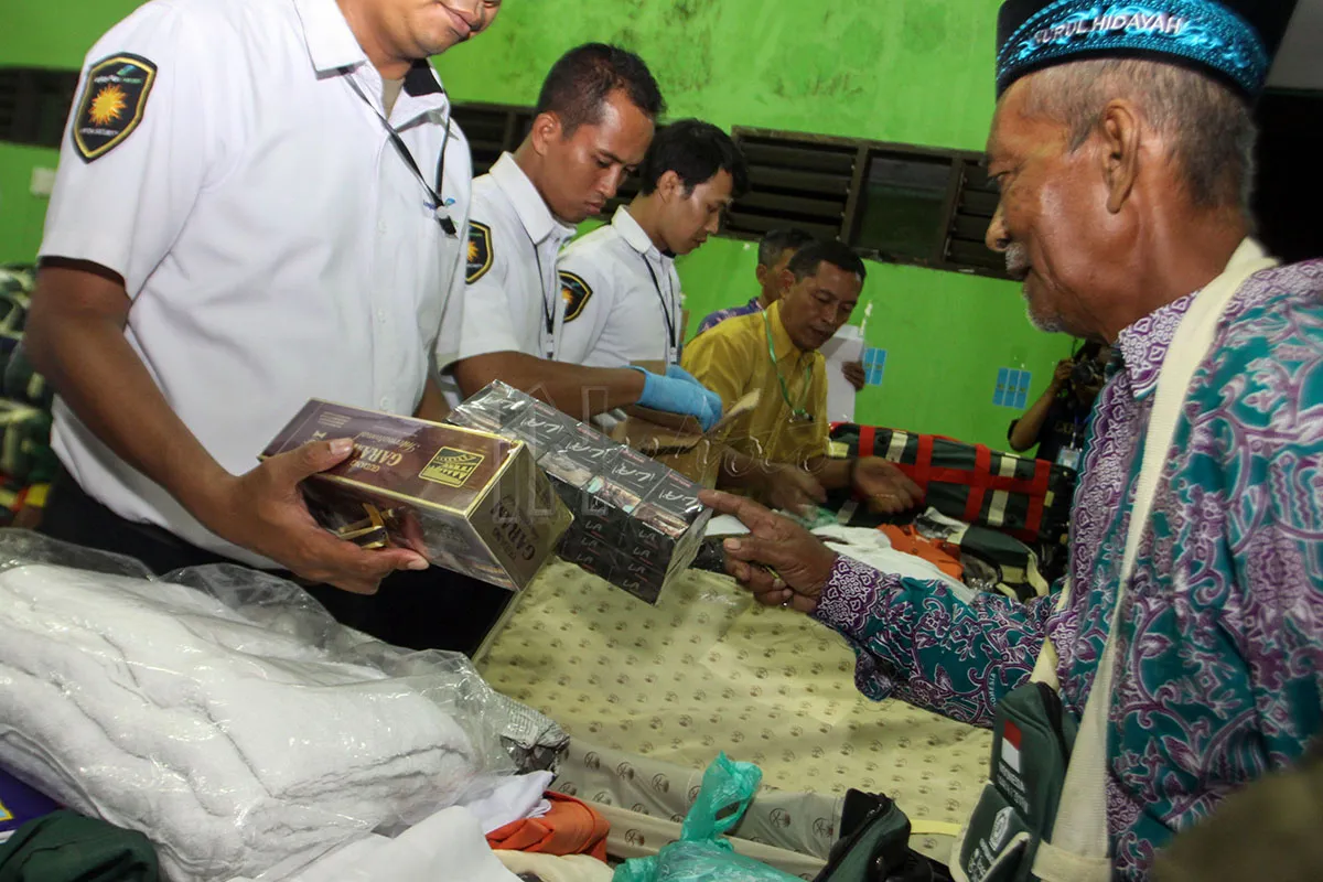Edan! Jemaah Haji Nekat Bawa Ribuan Bungkus Rokok