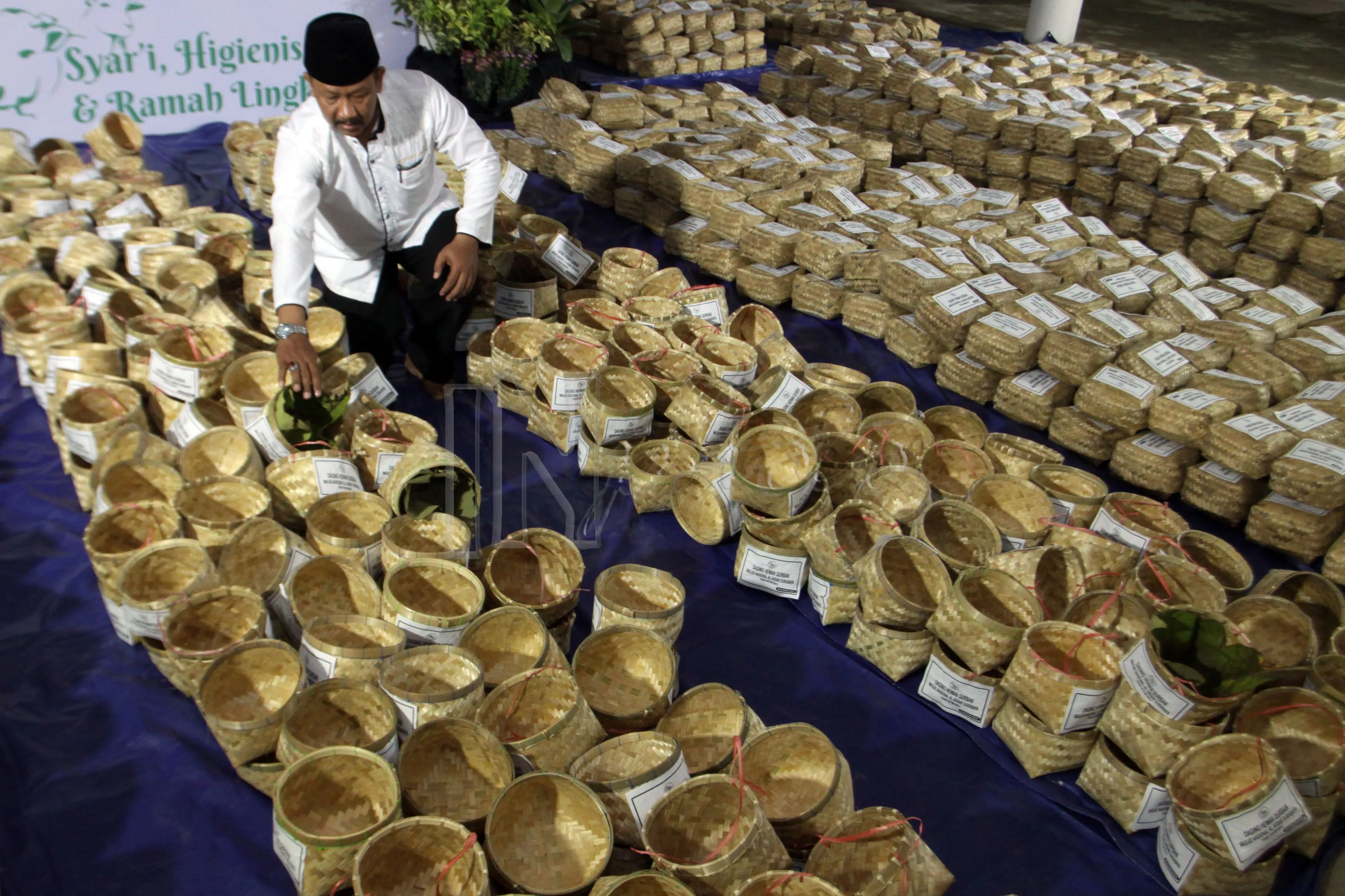 Besek Bambu Geser Kantong Plastik Untuk Pembungkus Daging Qurban