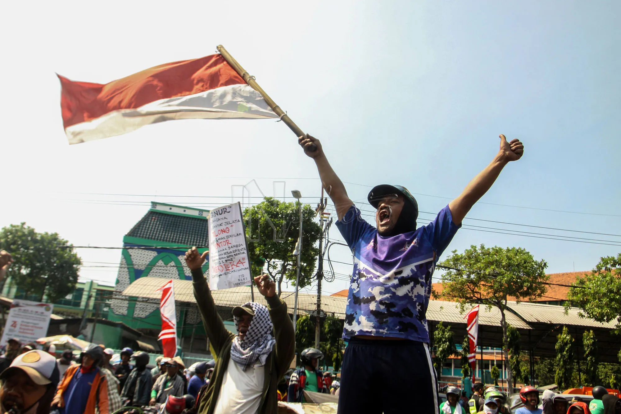 Ratusan Sopir Bentor kepung DPRD Jatim Minta Tidak Dirazia