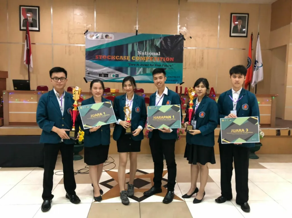 Ubaya Investor Club Borong Juara Di National Stockcase Competition