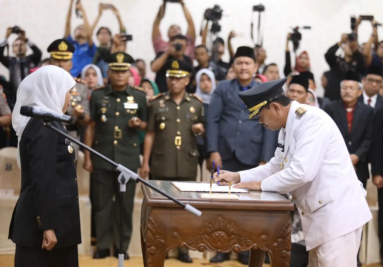 Gubernur Khofifah Lantik Pungkasiadi Jadi Bupati Mojokerto