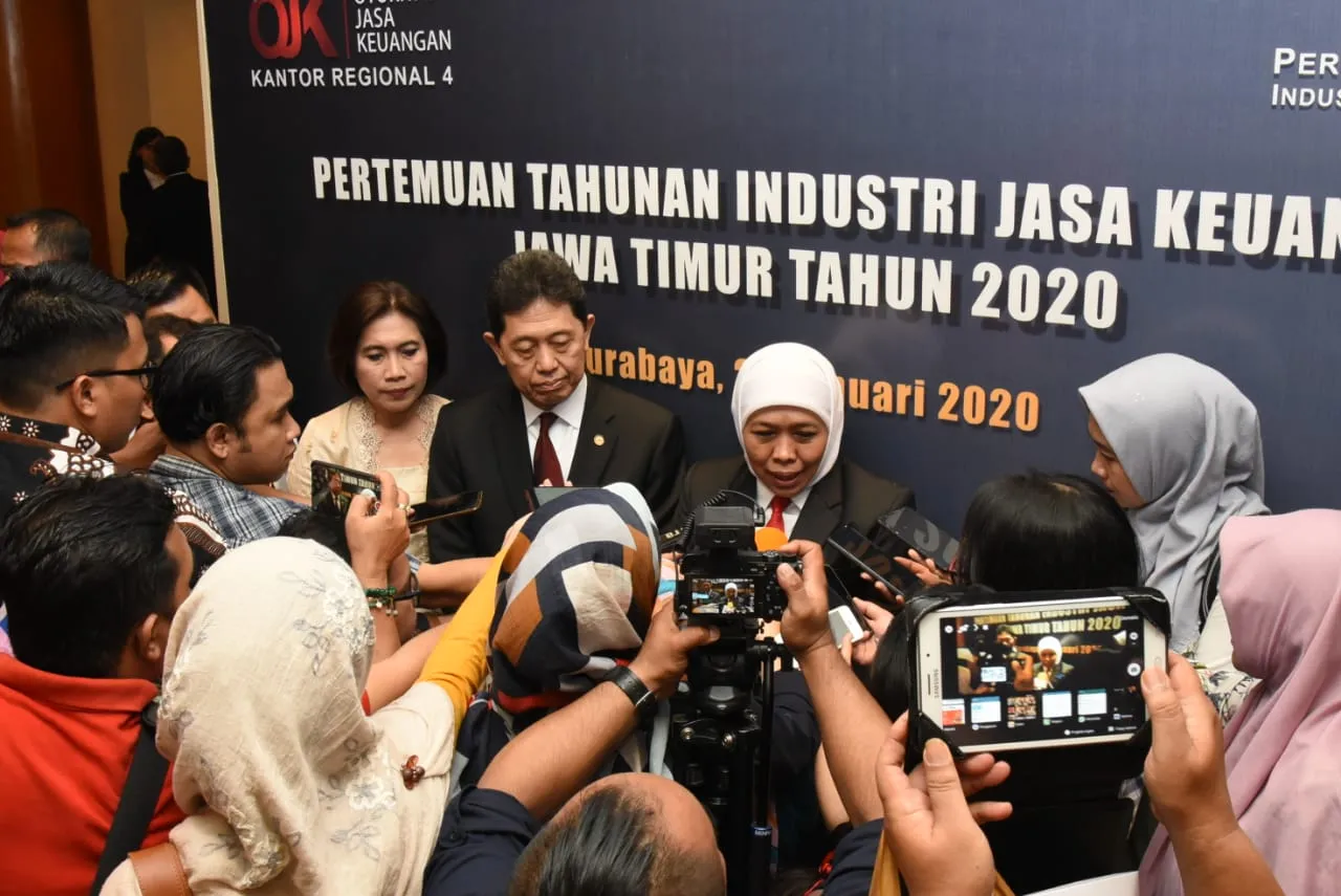 Khofifah Minta OJK Lindungi Masyarakat dari Investasi Ilegal