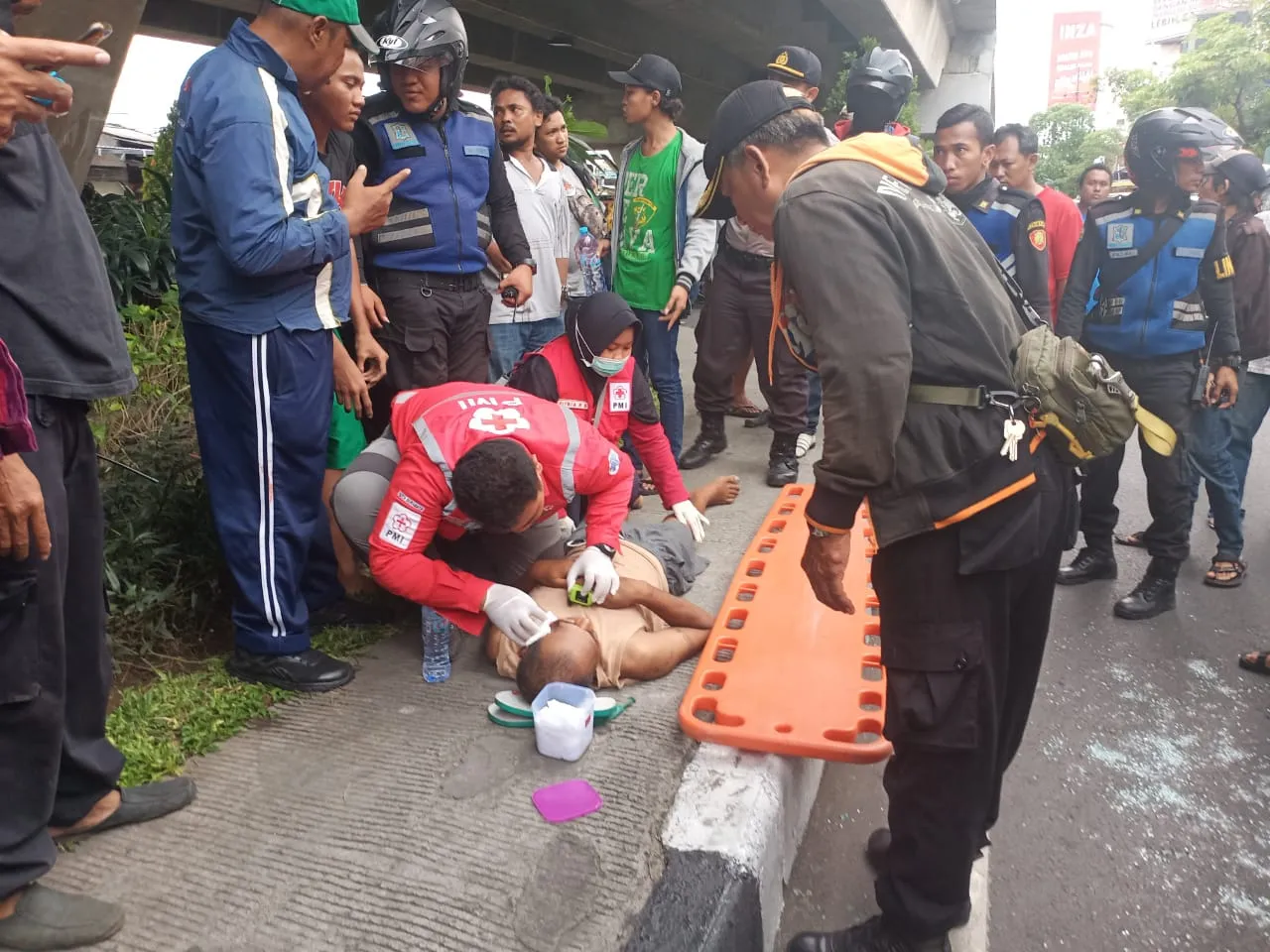 Diduga Akhiri Hidup, Seorang Warga Lompat dari Fly Over Banyu Urip