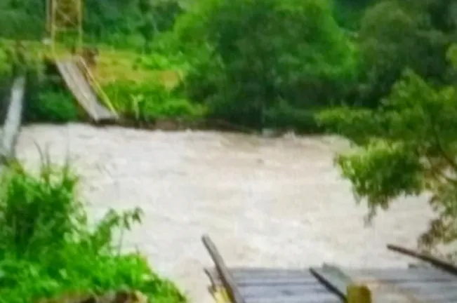 Banjir di Bengkulu, Jembatan Gantung Putus, 4 Orang Meninggal Dunia