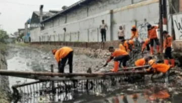 Antisipasi Banjir, Pemprov Jatim Ajak Resik Resik Sungai