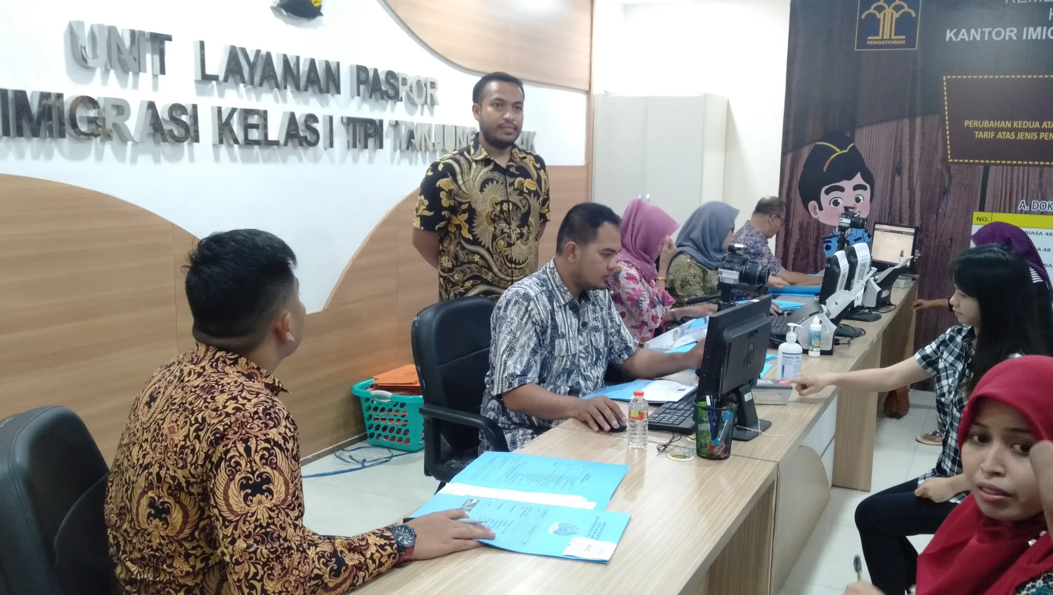 One Stop Service di Unit Layanan Paspor Pasar Atom Dipuji Pemohon