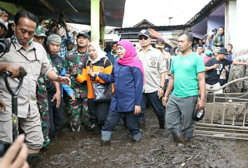Gerak Cepat, Gubernur Khofifah Tangani Banjir Bandang di Bondowoso