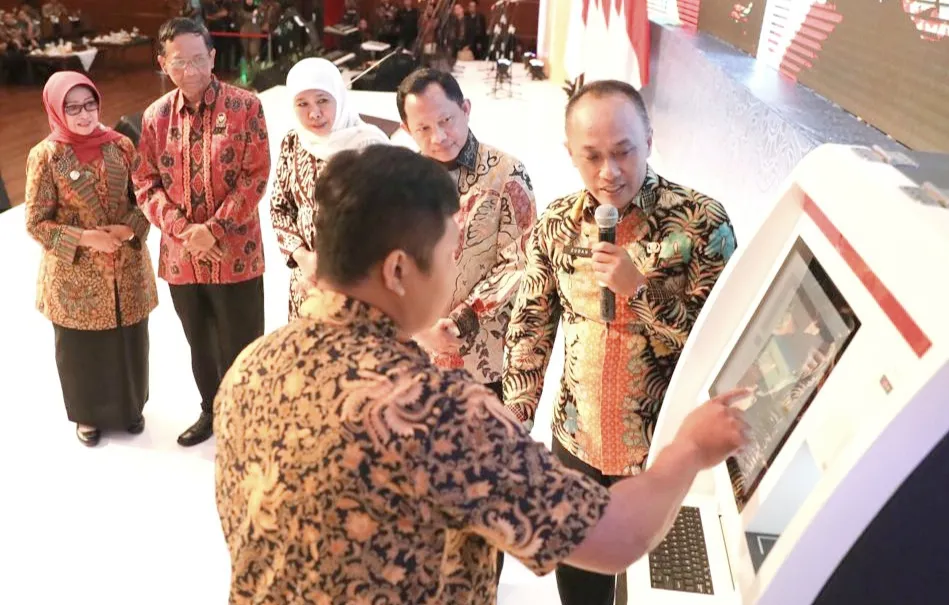 Jatim Provinsi Percontohan, Cetak Dokumen Kependudukan dengan Cepat 