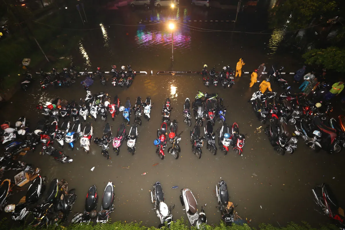 Hujan Lebat, Surabaya Hampir Tenggelam