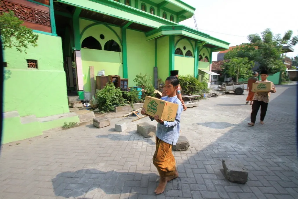 ACT Salurkan Air Minum Wakaf di Masjid Masjid Jakarta 