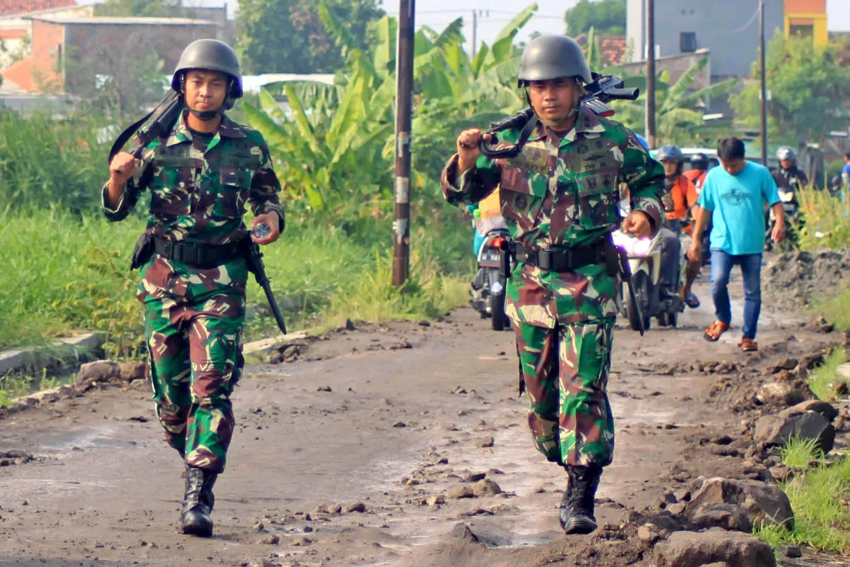 Prajurit Yonif 3 Marinir Latihan Cross Country