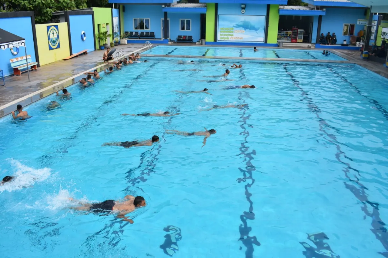  Yonmarhanlan V Tingkatkan Naluri Tempur di Kolam Renang Jala Tirta