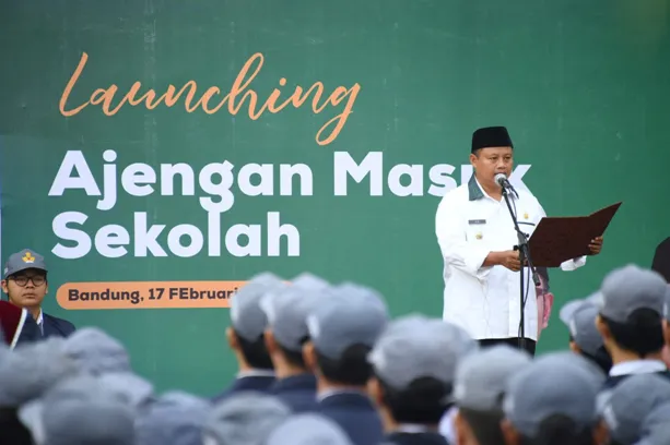 Pemda Provinsi Jabar Luncurkan Program Ajengan Masuk Sekolah