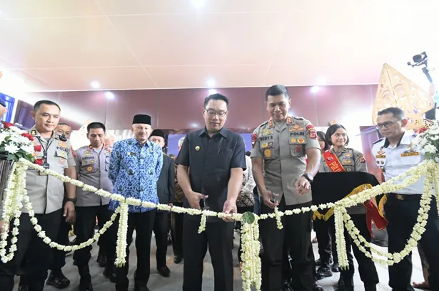 Kang Emil Resmikan Gedung Ditlantas Polda Jabar 