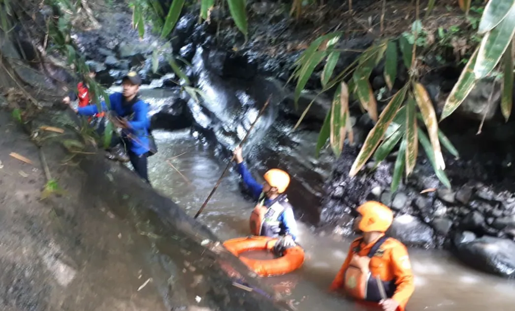 Cari Balita Hanyut, Tim SAR Sisir Sungai Bodo dengan Tekhnik Tubing