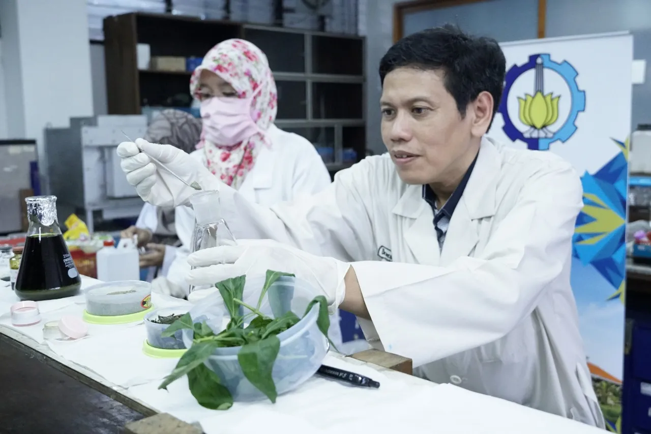 Guru Besar ITS Ciptakan Berbagai Inovasi di Bidang Kemo dan Biosensor