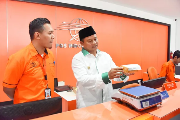 Wagub Jabar Tinjau Kantor Pos Tasikmalaya