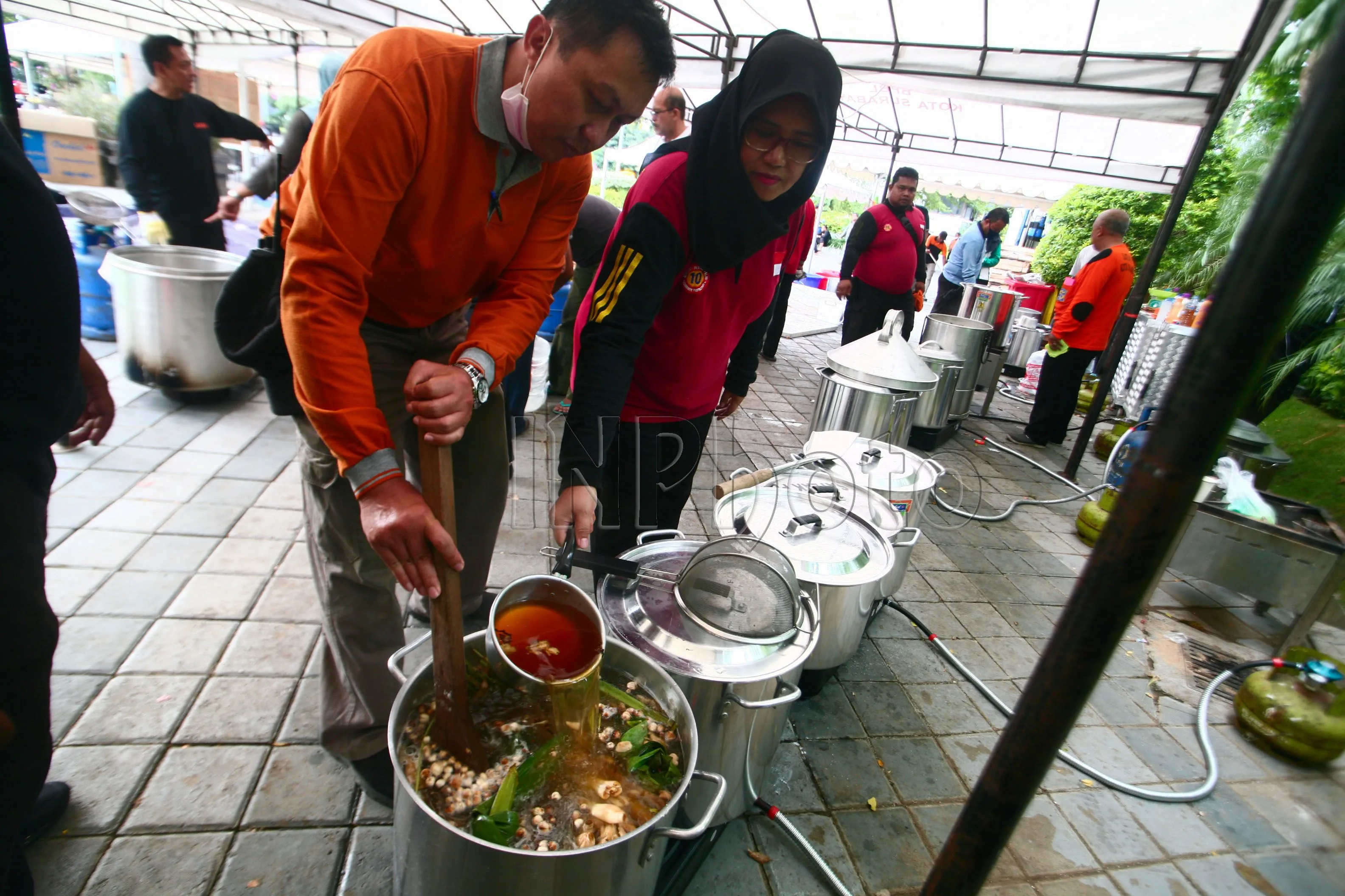 Dapur Umum  Pemkot Surabaya Sediakan Pokak untuk Warga