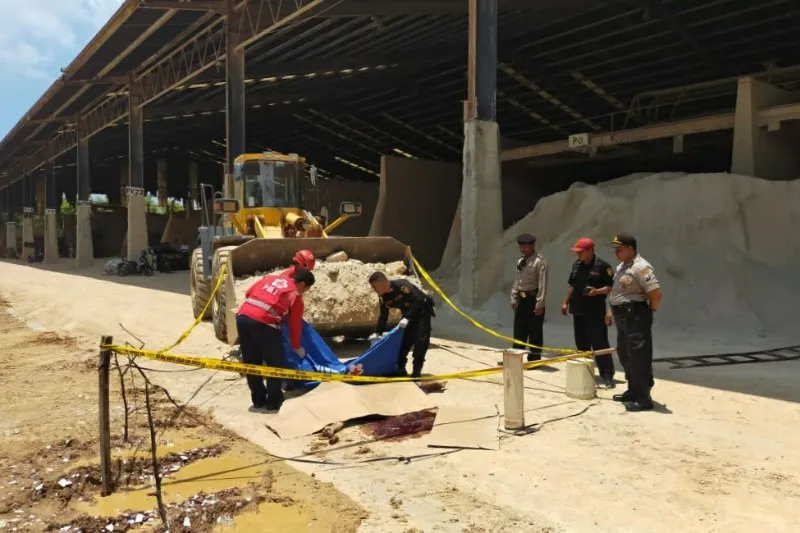 Kecelakaan kerja di PT Platinum Surabaya di Picu Kelalaian Sopir Buldoser