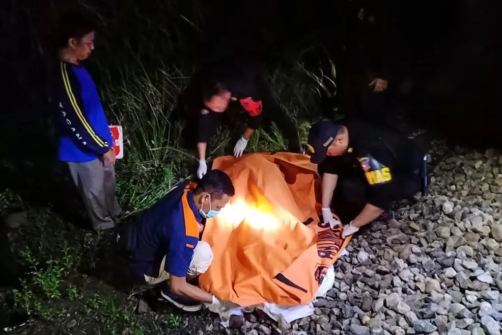 Pejalan Kaki Tewas Disamber Kereta di Surabaya