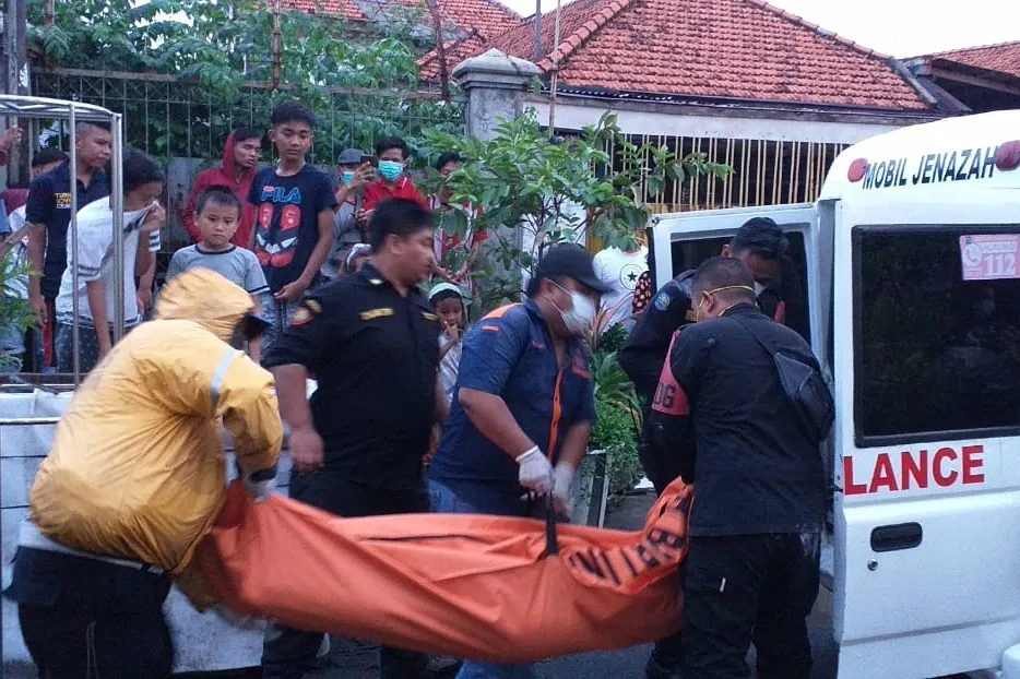 Wanita Gantung Diri Gegerkan Tempel Sukorejo Surabaya