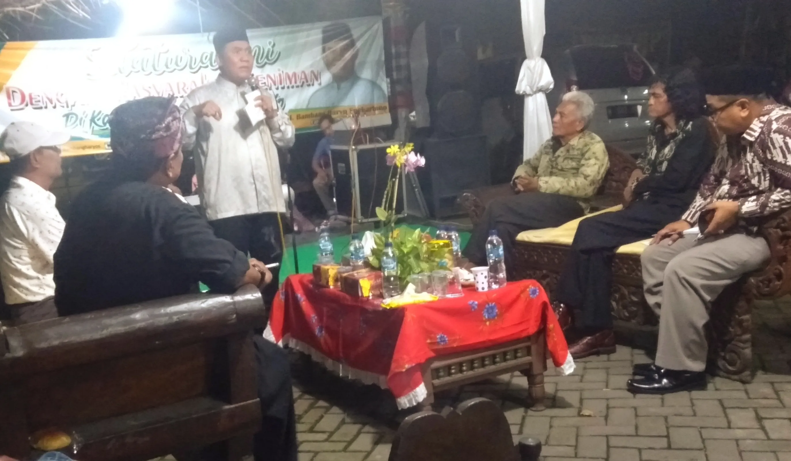 Di Kampung Seni Sidoarjo, Bambang Haryo Dapat Hadiah Lukisan