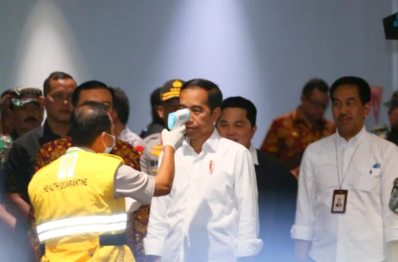 Cegah Corona, Presiden Jokowi Tinjau Sterilisasi Bandara Soetta