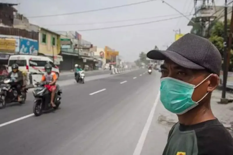 Dampak Timbun Masker, Hujan Abu Merapi Warga Kesulitan Cari Masker